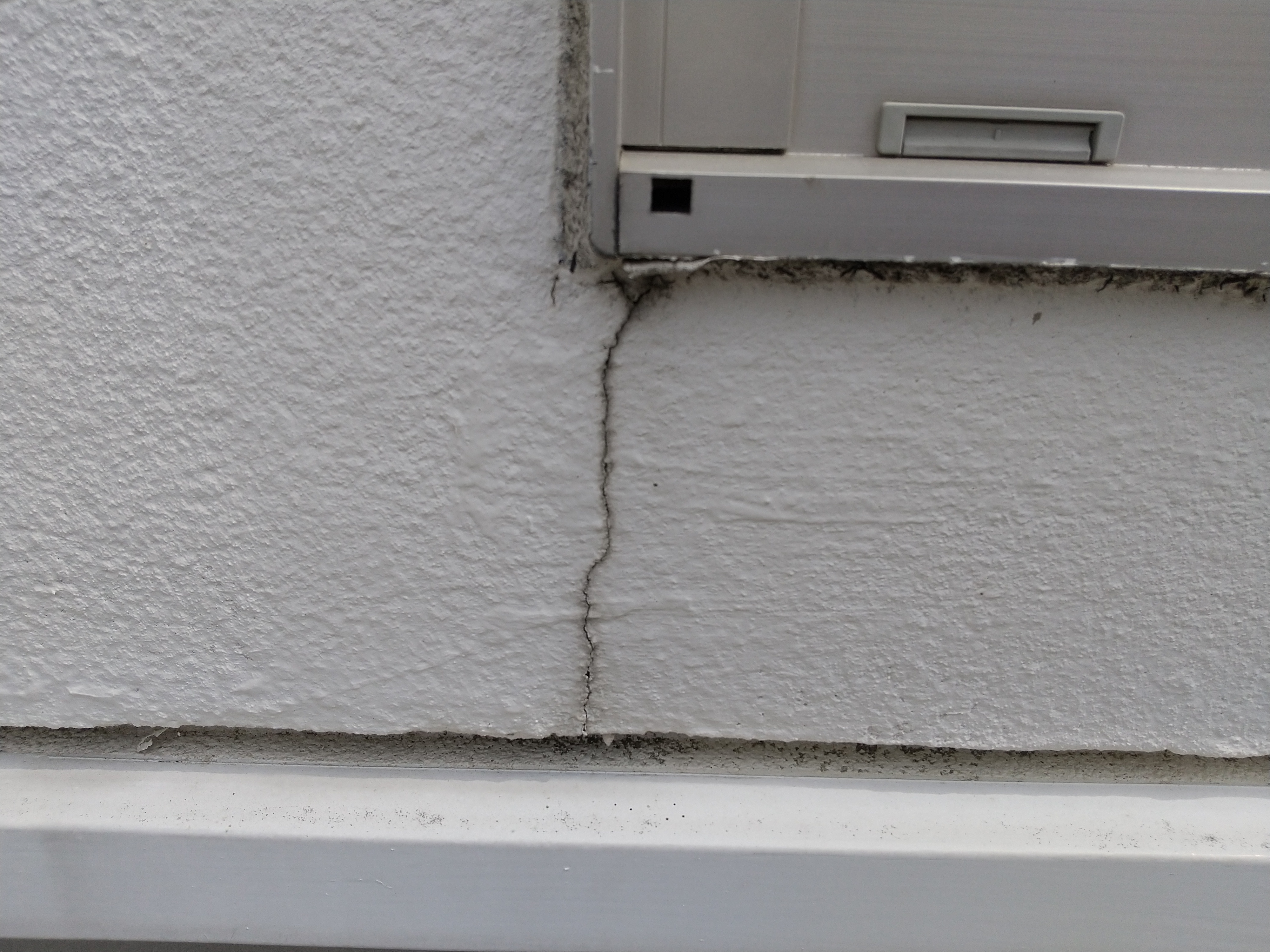 外壁のひび割れ