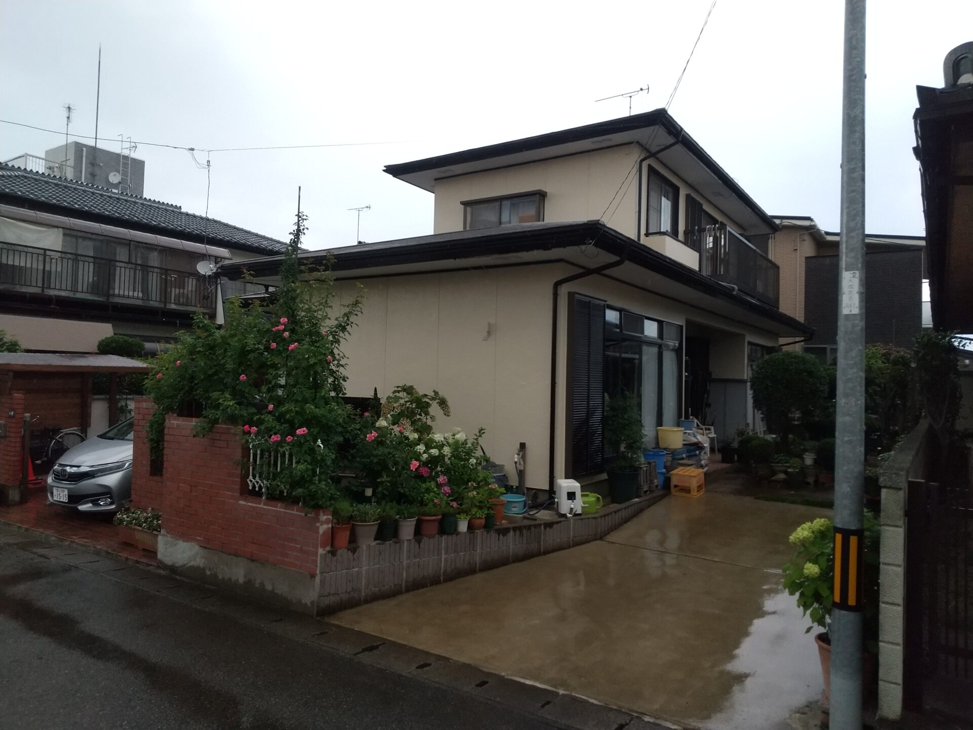 屋根外壁塗装工事をした住宅