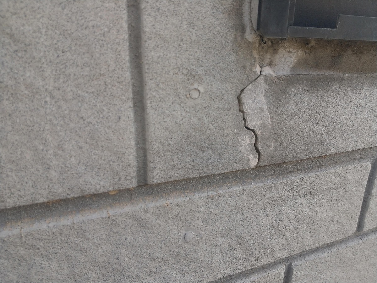 外壁のひび割れ