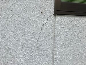 ﾓﾙﾀﾙ外壁のひび割れ