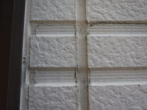 サイディングボード　シーリング材・ひび割れ