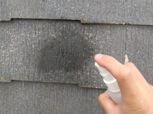 スレート瓦　霧吹きによる防水テスト